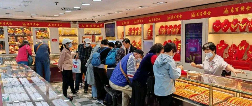 黄金这几天可真是让人惊魂！连续3天大跌3000元，这是见顶还是阴谋？众说纷纭。有