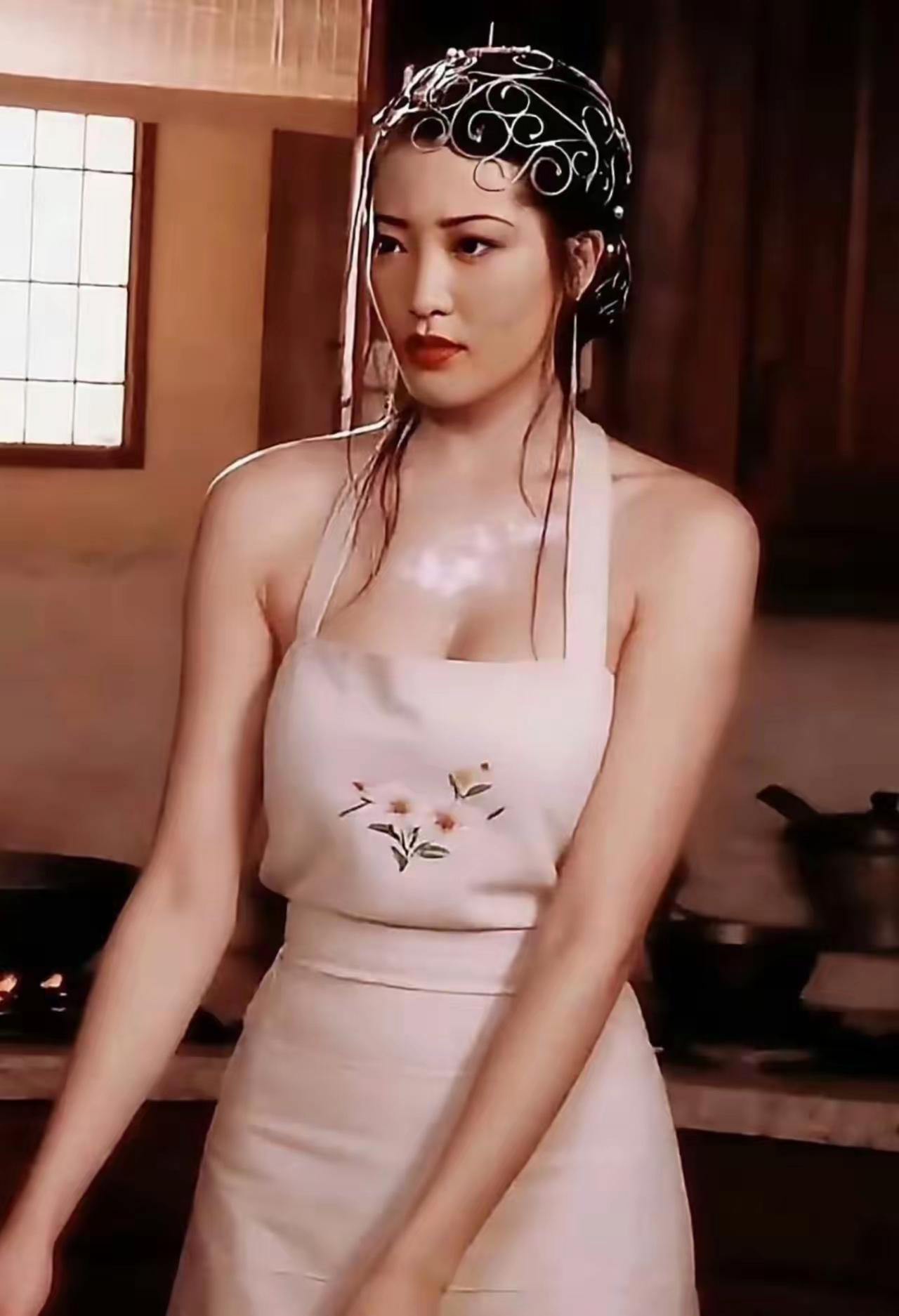 杨思敏真是个让人难忘的女星。她19岁从日本到台湾发展，在《新金瓶梅》里饰演潘金莲
