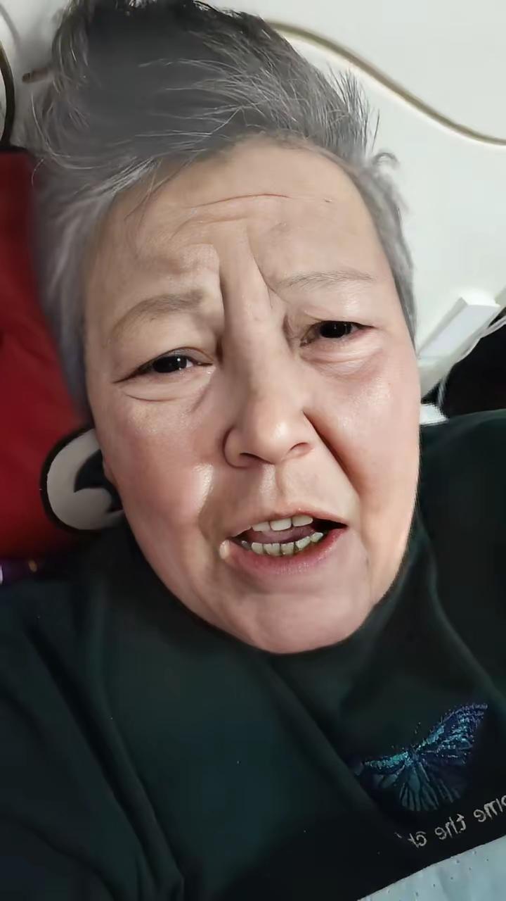 六十多了，想给咱国家做点贡献，为了社会能少个光棍，我想找个年轻帅气的老伴。