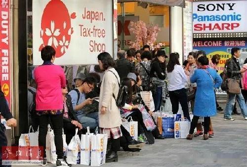 #日媒为何炮制“中国人赴日旅游热”#日本《共同社》报道称，日本位居中国海外热门旅