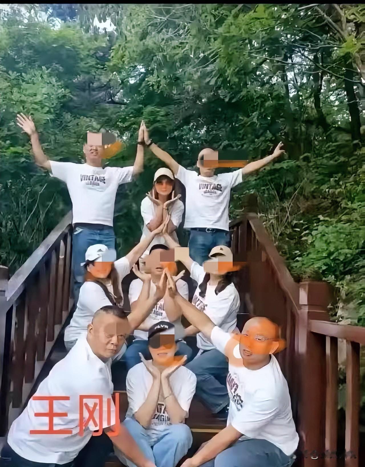 重庆王先生这事上没有赢家！伊犁那家小酒店最初被网暴，差点倒闭了；首先采访王先生的