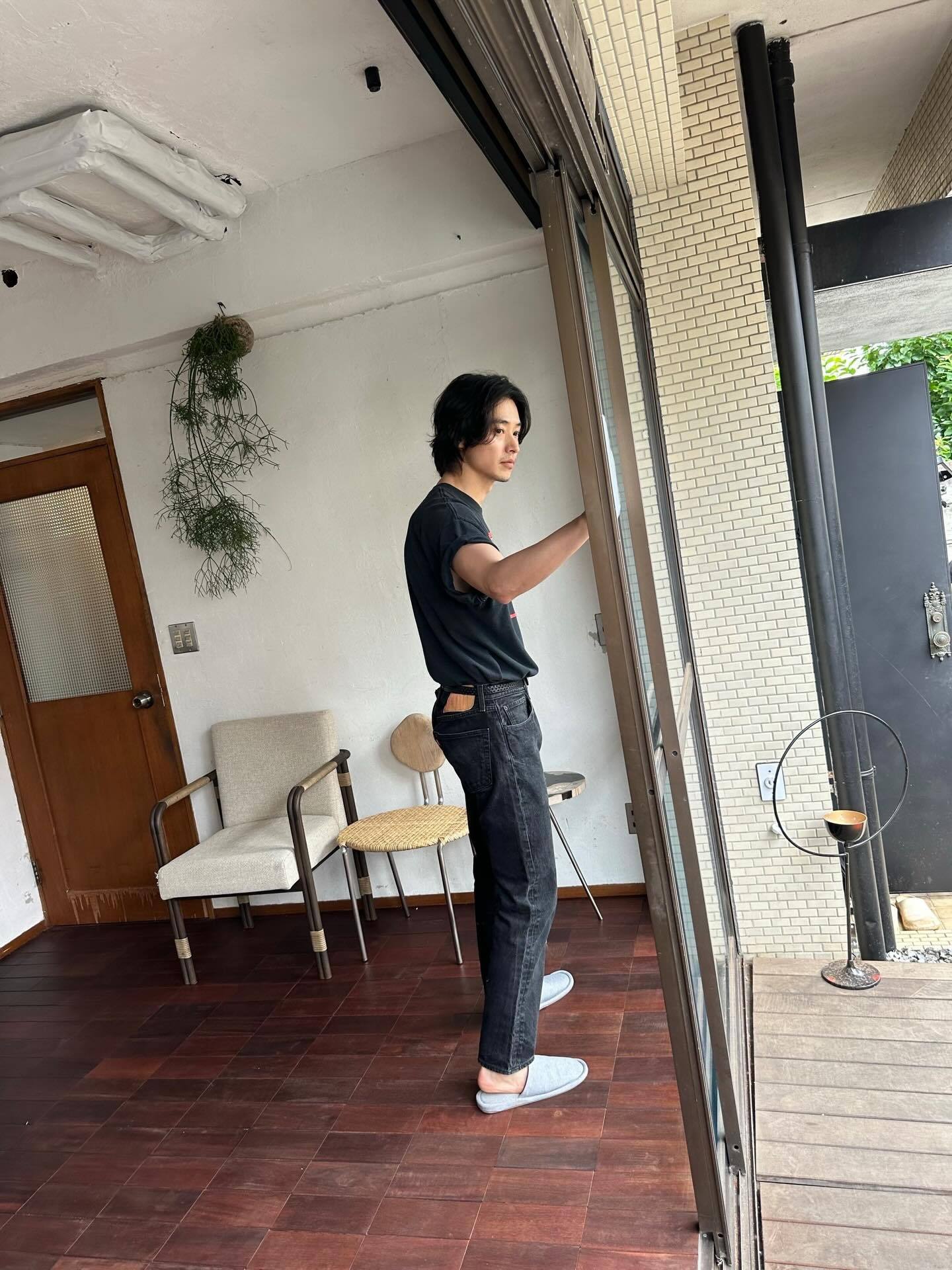 【图片】山崎贤人 马内甲ins更新近期的贤贤