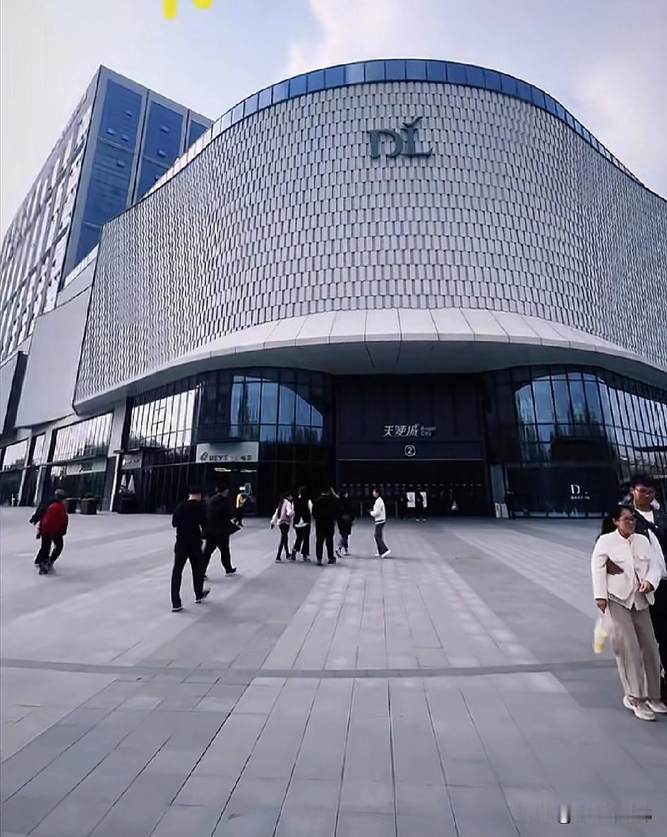 胖东来的核心卖点是什么？为啥不可以复制呢？
胖东来🔥了那么多年，一直很好奇:他