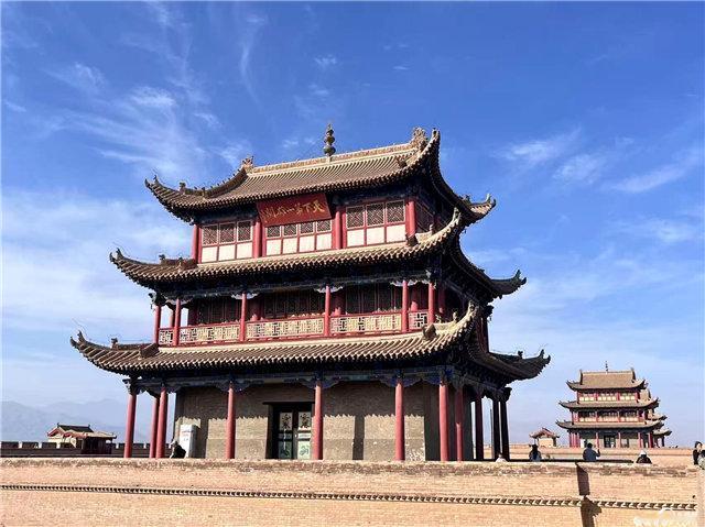 【光影为笔　看见嘉峪关的另一面】白天，看天下第一雄关的建筑之雄伟，沉浸式夜游，读
