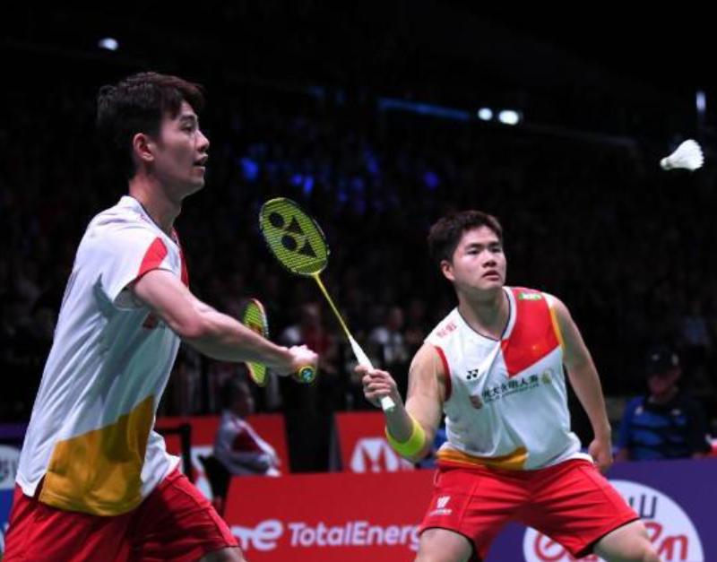 #羽毛球#2024大马公开赛，国羽选手即时赛果：
石宇奇 20-22、21-12