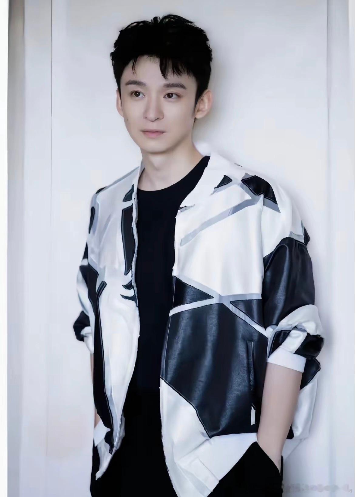 我是演员董子健 最近很空没工作会不会是因为挑挑拣拣，放不下身段啊？虽然他外形身高