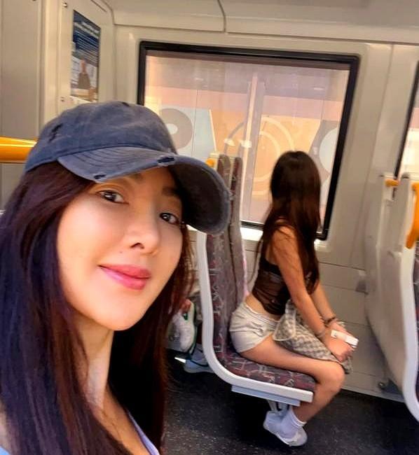 离婚是场手术。
有人愈合伤口，有人总在揭疤。
你看吴速玲。45岁，晒出比基尼照，