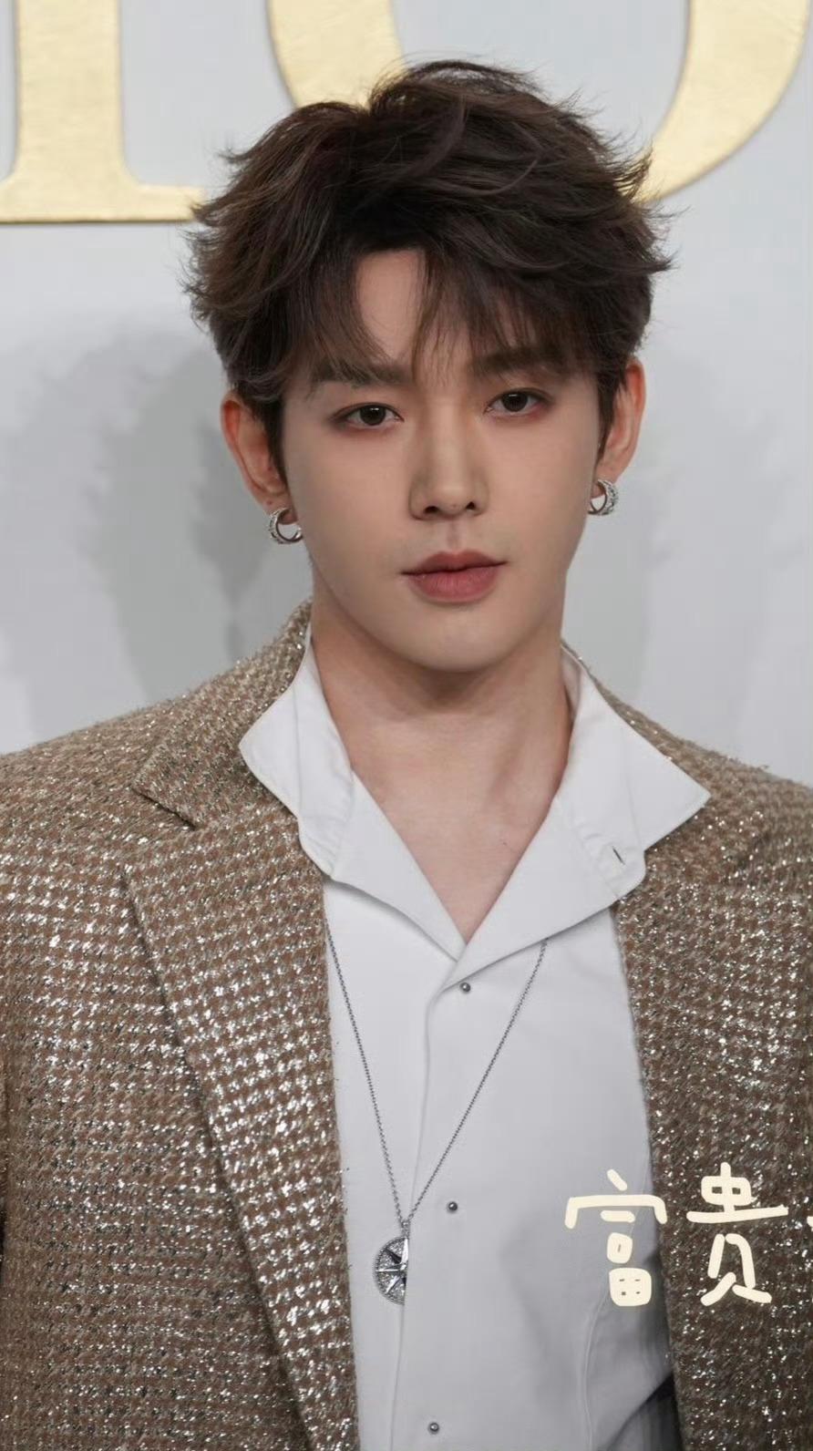 超话大赏·邓为潘婷奢护代言人 你的话语如甘泉滋润我心田，我愿化作微风，轻轻拂过你