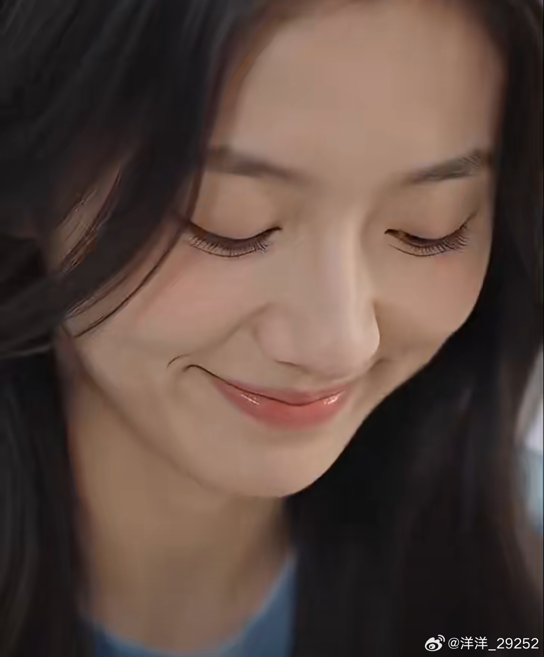 洋洋高锐”花季少女◎一步、二步、百步眼瞅着……她渐行渐远◎好象一只白蝴蝶就这样…