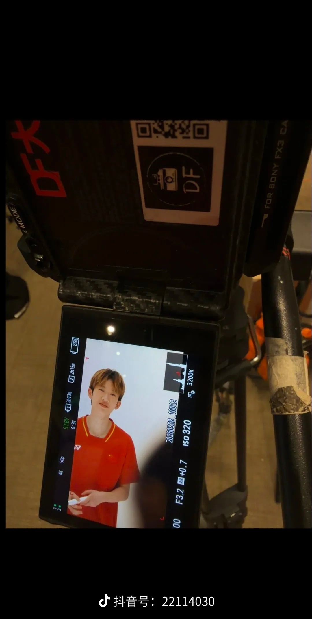 贾一凡：买了20杯麦旋风0张小卡还有天理吗我请问? 