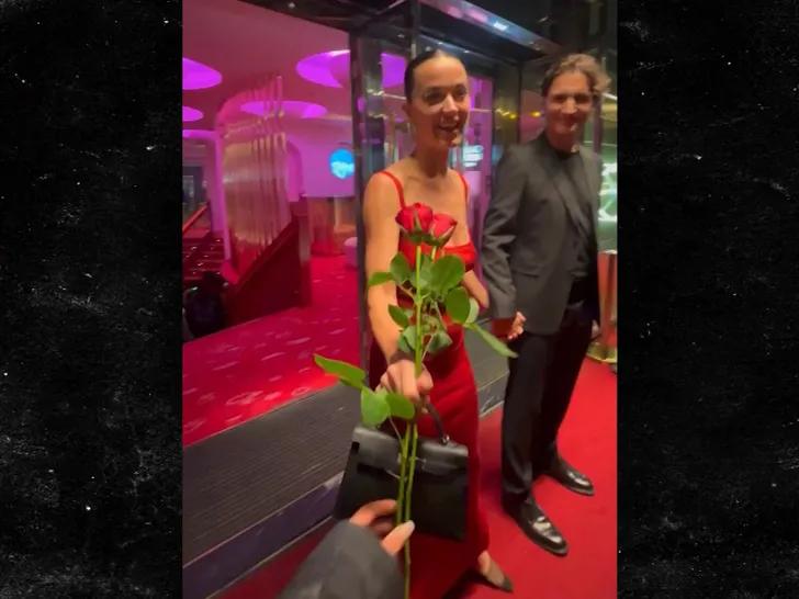 水果姐Katy Perry和加拿大前总理贾斯廷·特鲁多官宣在一起了： ​​​