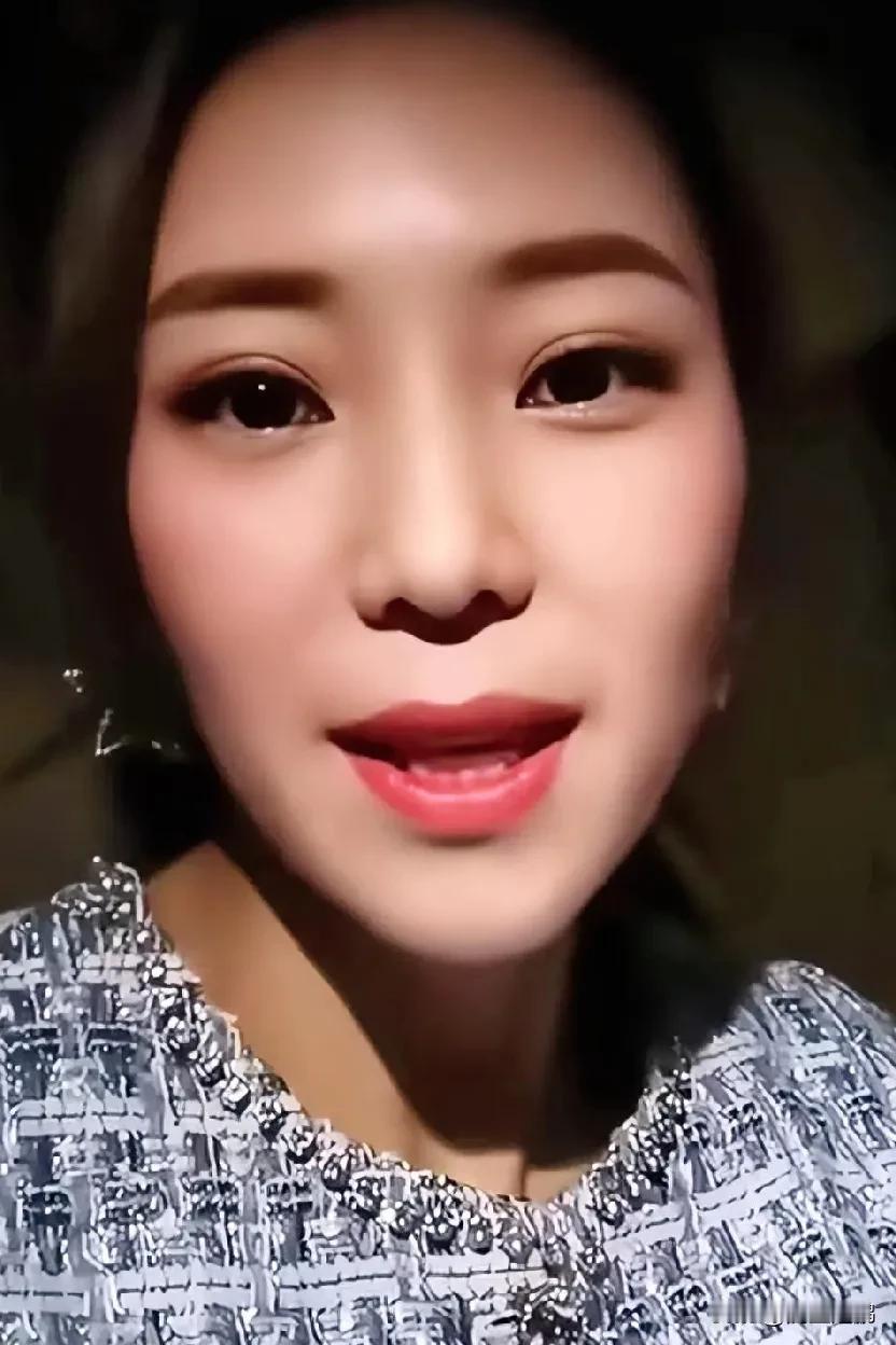 云朵在广西为一对新人结婚助兴
    多日不见的云朵首次发声，她在视频中说：“快