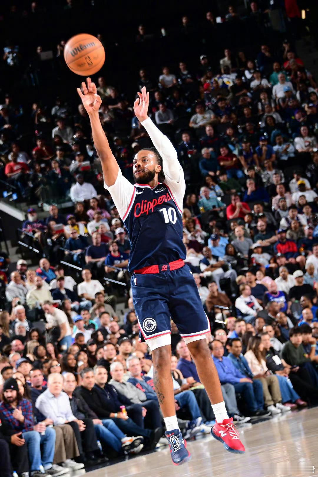 达里厄斯-加兰出战32分钟，21投9中，其中三分球9投4中，罚球3投3中，得到2