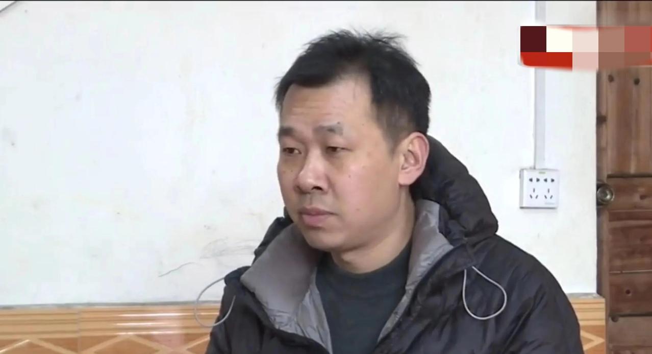 “这个绿帽哥真窝囊！”2022年，湖南郴州，男子发现，妻子怀孕后，房东经常买礼物