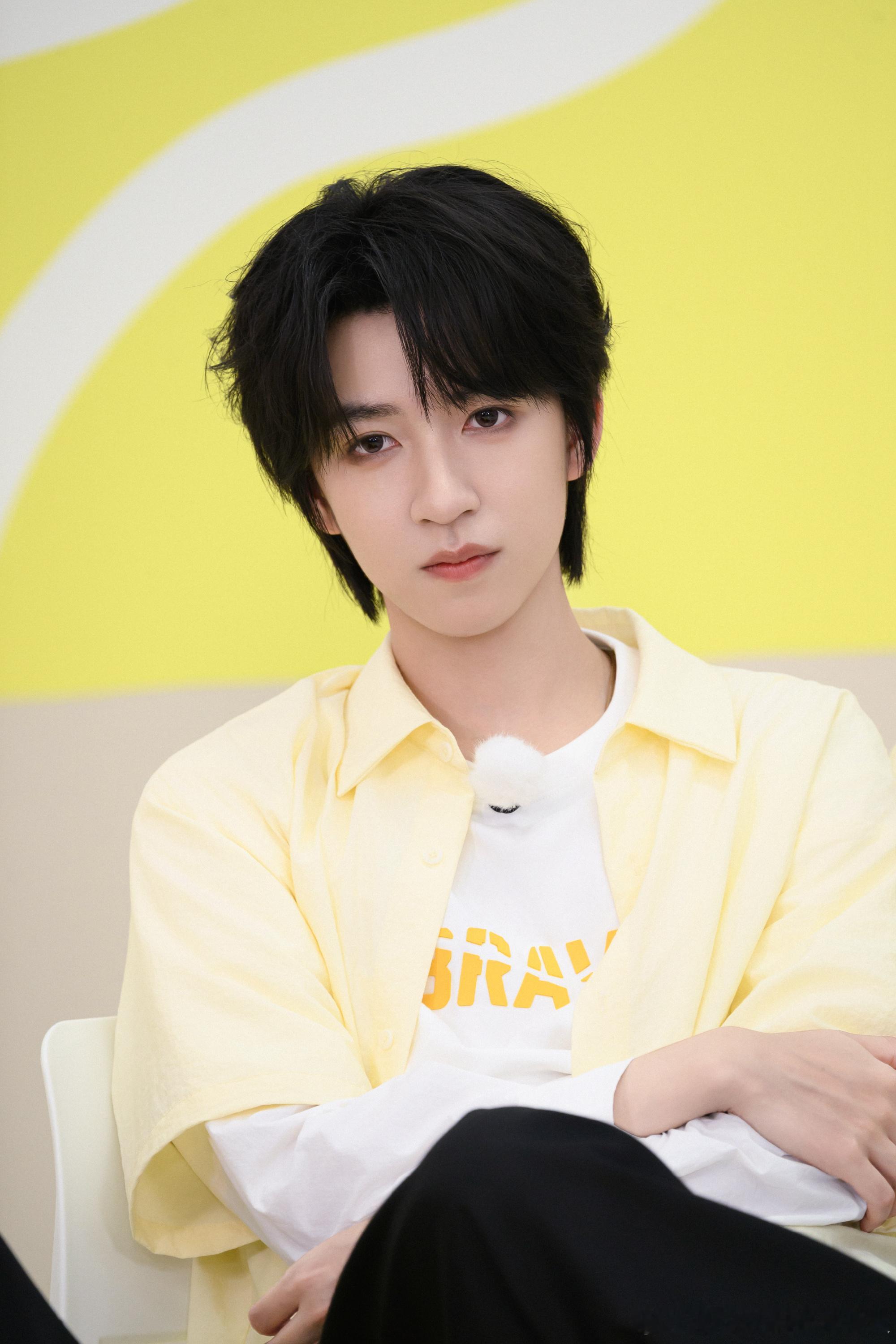 严浩翔贺峻霖复刻昀牵孟绕严浩翔贺峻霖复刻名场面采访隐藏彩蛋太惊喜，严浩翔贺峻霖临