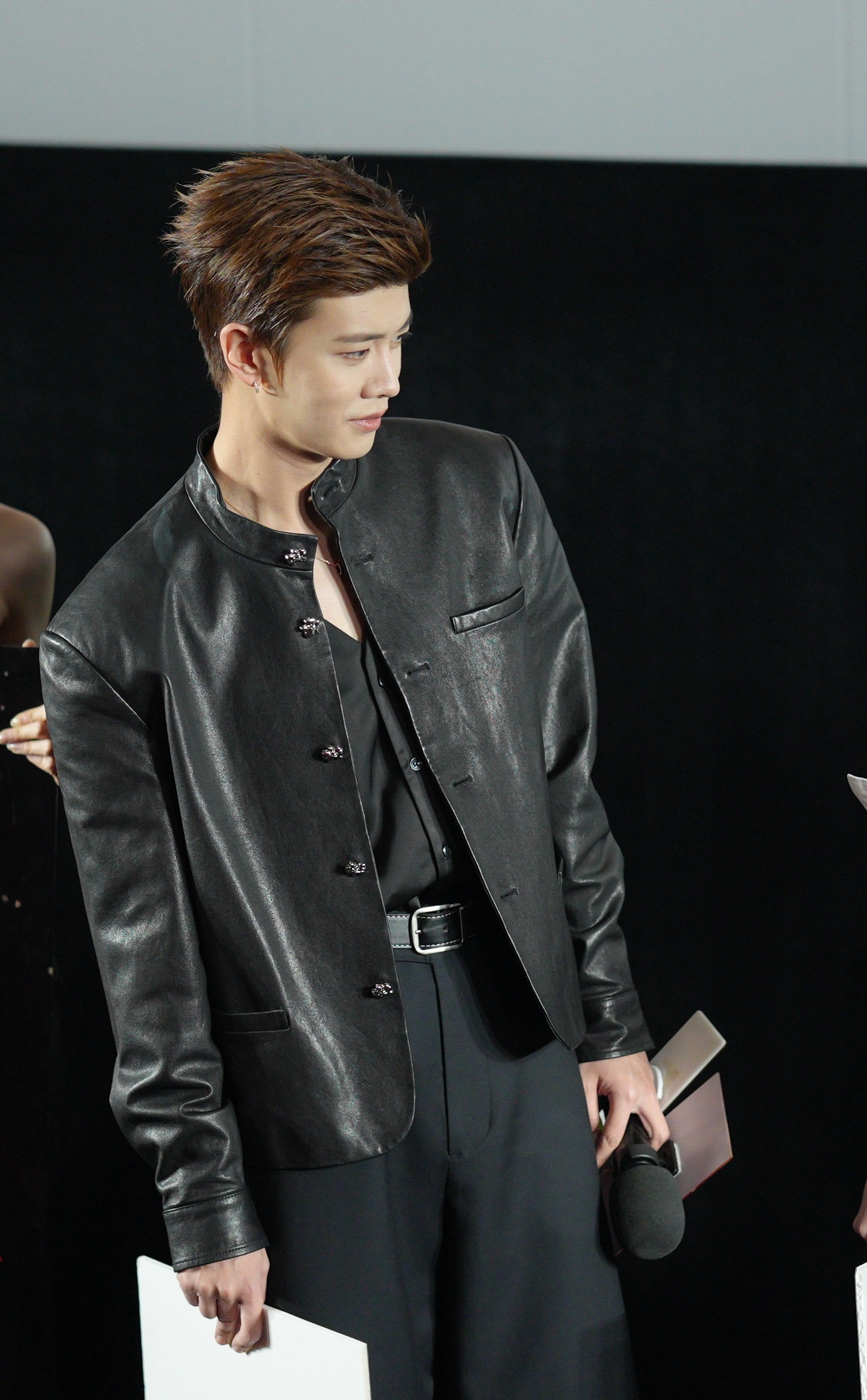 任嘉伦任嘉伦跳舞 震感超强任嘉伦新剧200岁老头闪婚70岁少女任嘉伦跳舞有多带劲