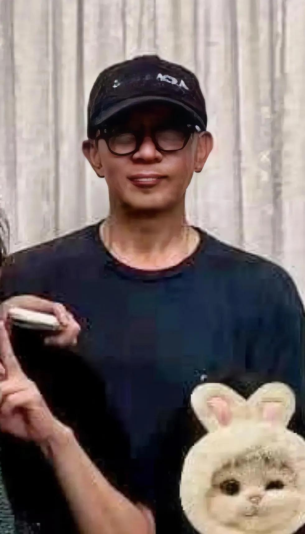 但凡具俊晔对大s少一点思念，
也不会瘦成这样。
所以说，
他对她是真心的，毫无疑