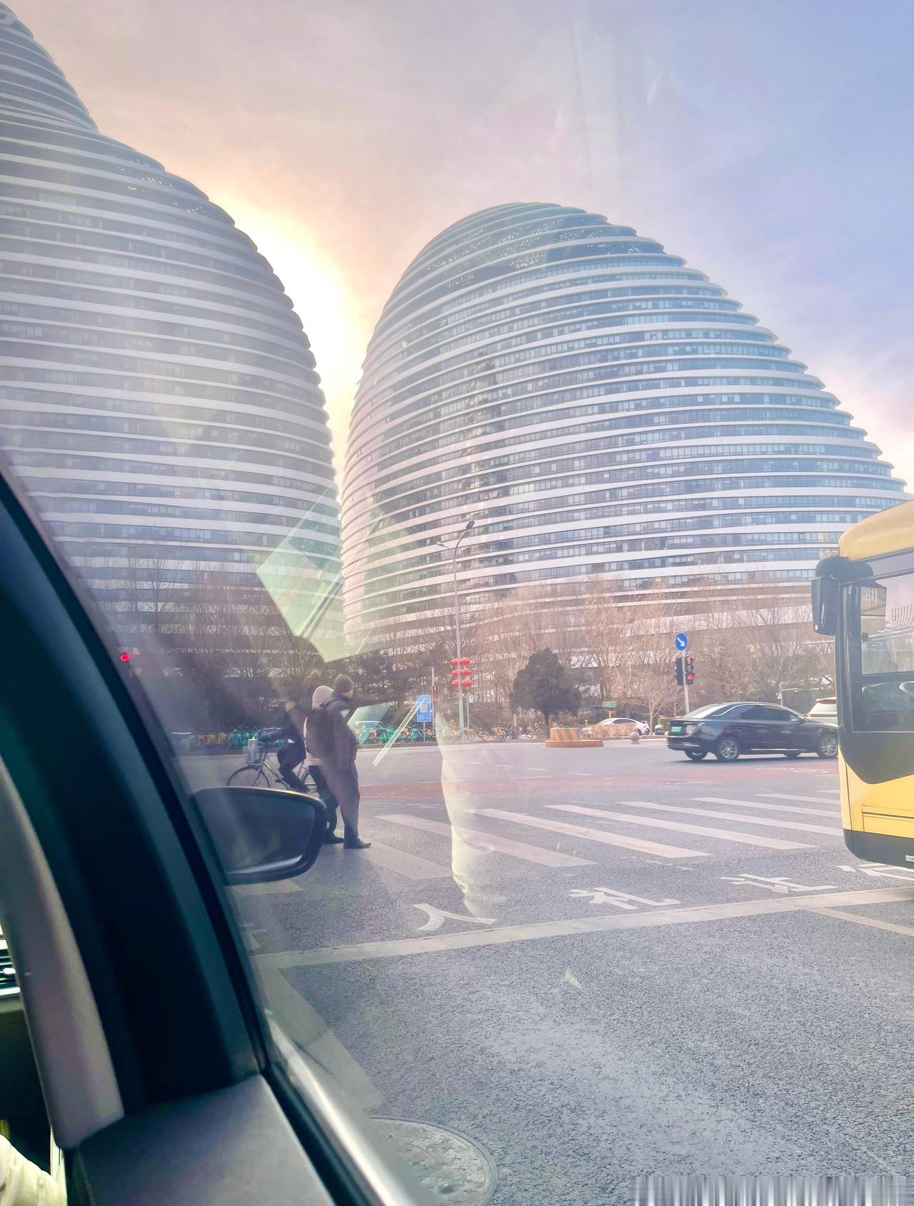 串门，聚会，吃饭，喝酒、掼蛋……
曾经的第二cbd望京，如今也冷落了不少……
