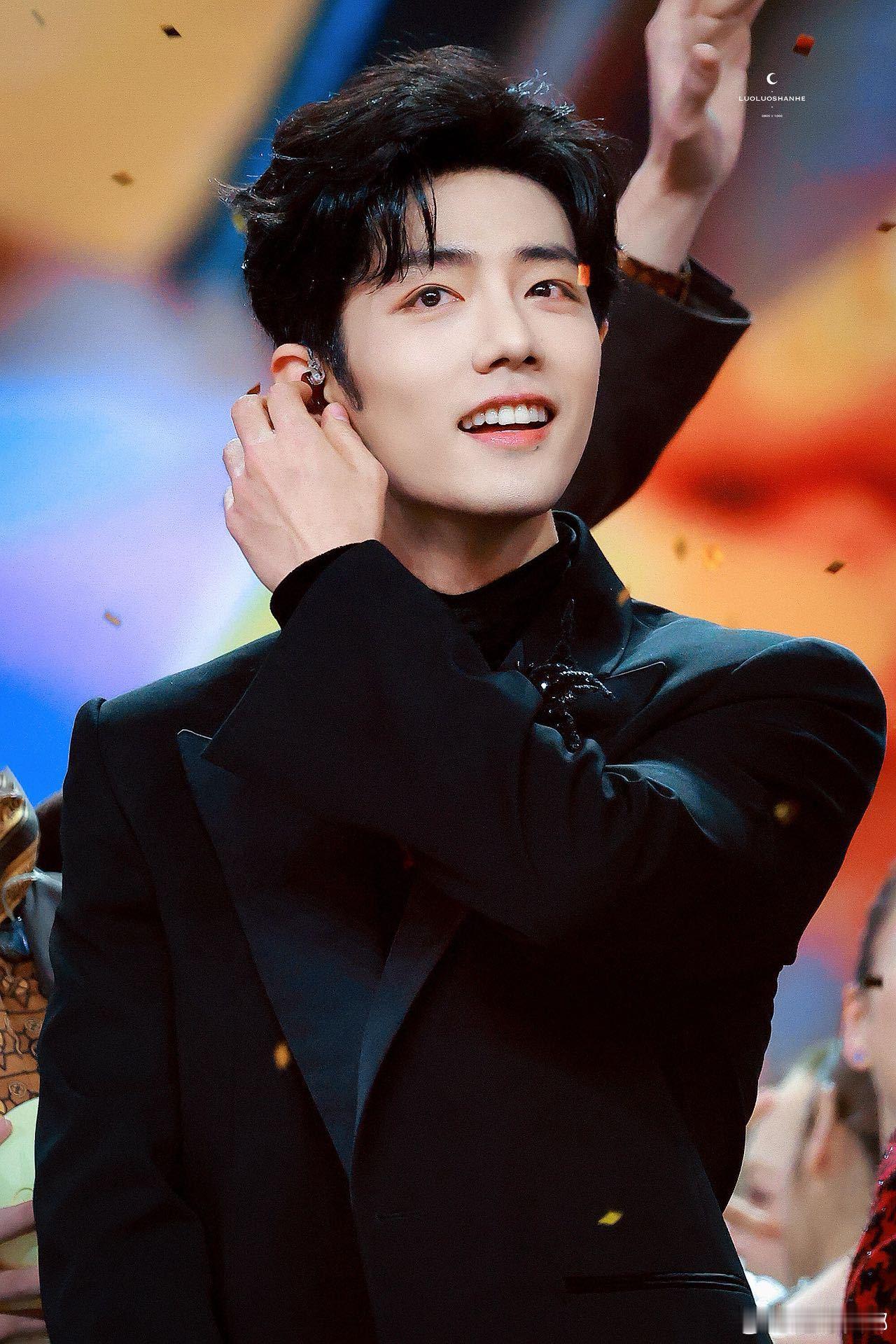 东方卫视跨年神图家人们谁懂啊！东方卫视跨年这神图太绝啦，刘宇敦煌风、肖战全开麦，