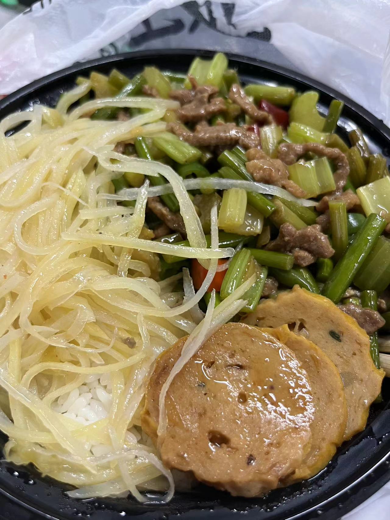 这啥啊还挺好吃的，卤肉卷？[干饭人][干饭人] ​​​