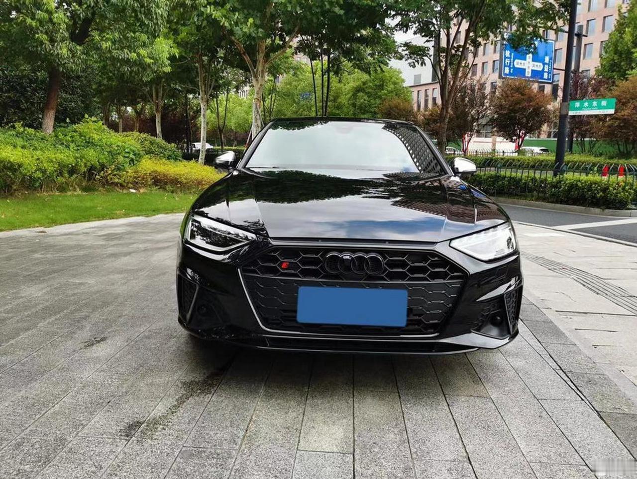 奥迪S4 2021款 3.0T
裸车价：46.88万元  油耗：20.3L/10