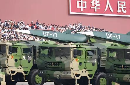 日本现在，除了东京电视台，所有电视台都在报道，中国在日本近海布置了100多艘各式