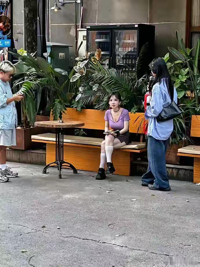 冯提莫坐下来的比例就好虐 ​​​