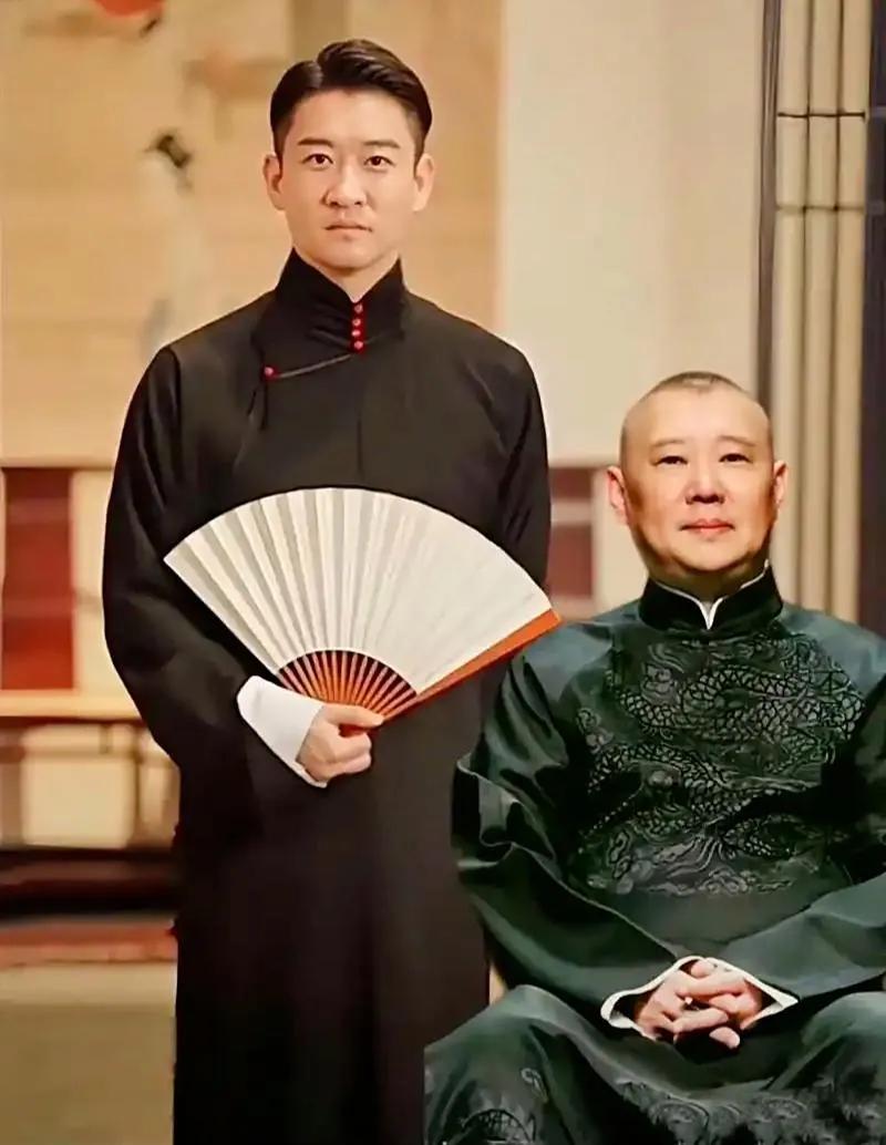 曹云金近日公开喊话感谢郭德纲教他做人，引发热议。

他俩的称呼变迁记录了师徒关系