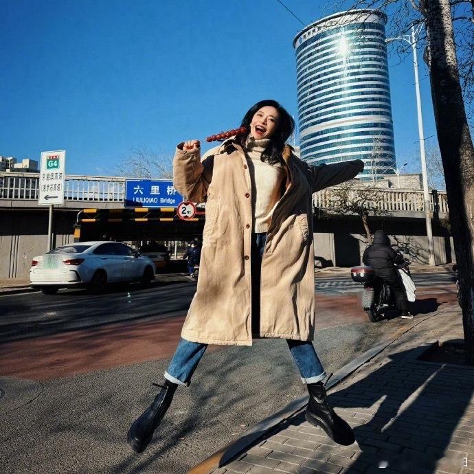 当我意识到姚晨在发圣地巡礼的时候小郭重获自由第一天！！！欠佟掌柜48两银子的郭芙