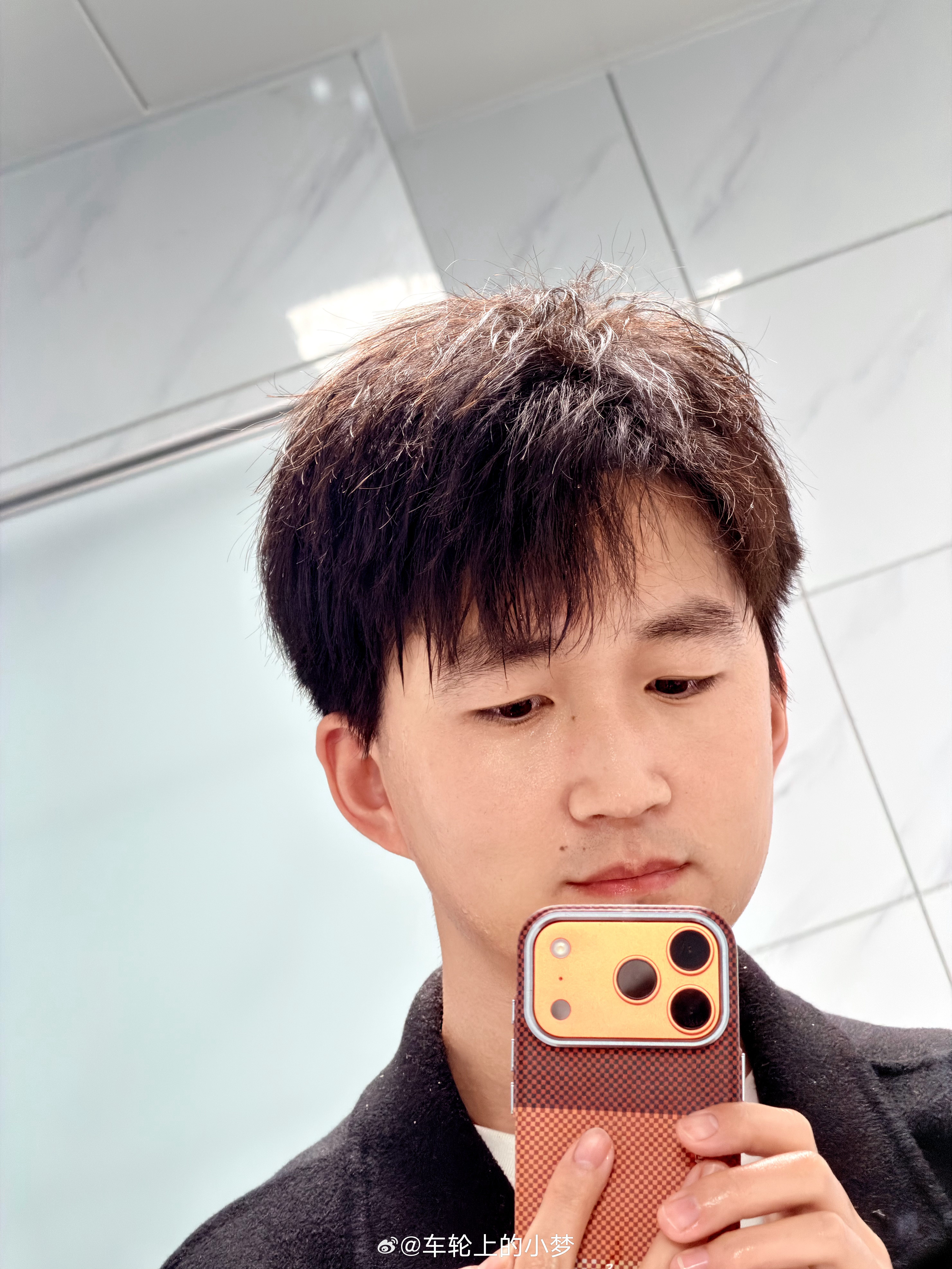 人傻了，刚从wc出来本想洗手，莫名洗了把脸ps：切勿点开，人太糙