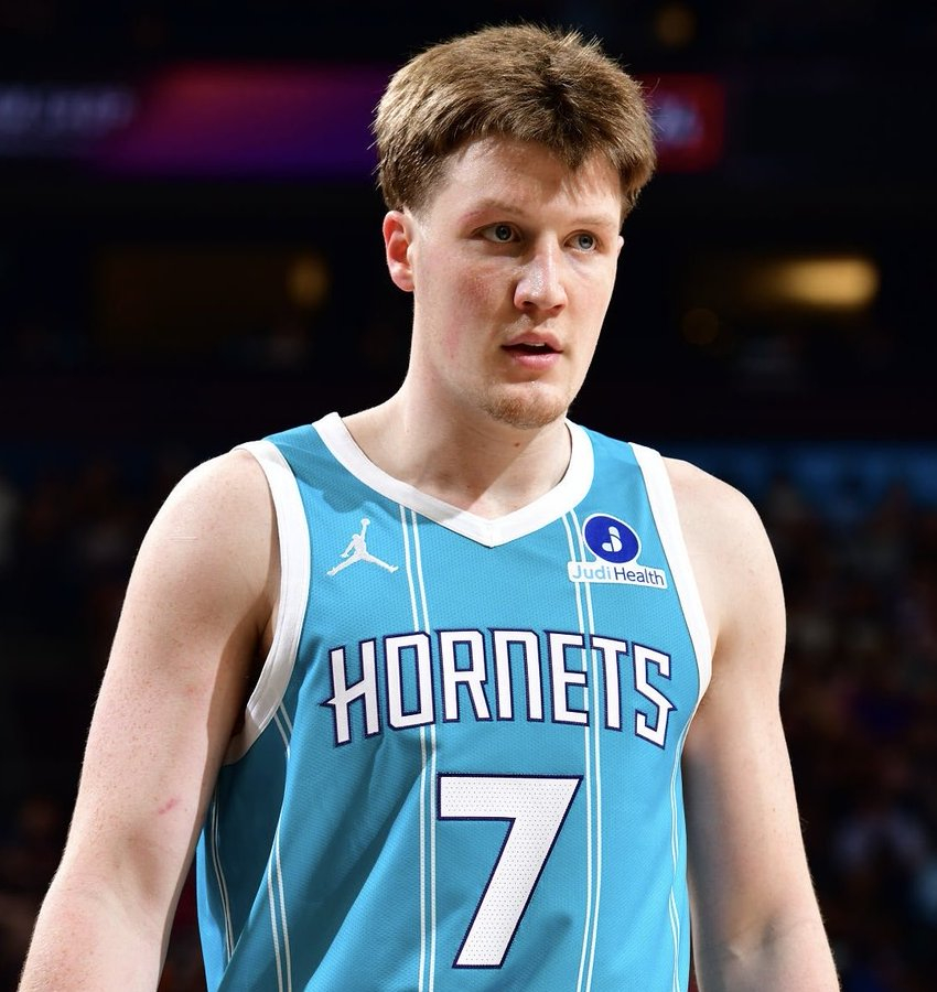 克努佩尔手感冰凉 三分王今天毫无手感！克努佩尔今天三分5中0，本场比赛仅得到4分