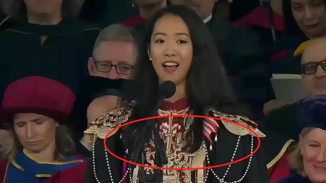 黄杨钿甜要笑开心了，因为终于有人为她接下了下一棒。这个女孩就是蒋雨融。

25岁