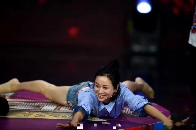 离婚复出的女星有多拼，为了赚钱真的豁出去了，曾经的一线喜剧女星，不输如今的马丽！