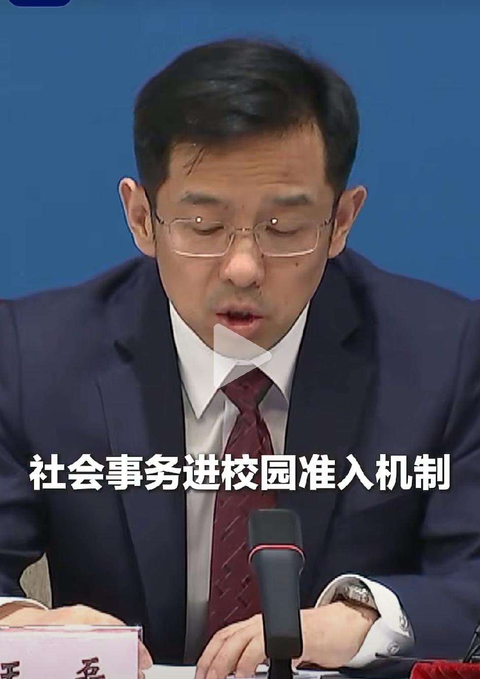 这是要干嘛呀？中考把历史降权重了，也没多少人出来说啥。但是一说到英语降权重，牛鬼