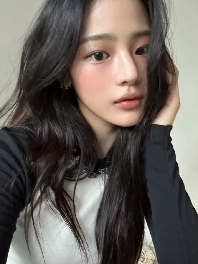 Minji金玟池 📷 ​​​