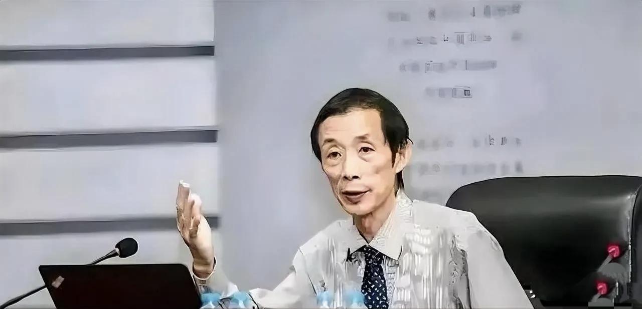 复旦大学教授陈平认为，中国过去40多年，在干部培训和大学教授队伍里，让西方价值观