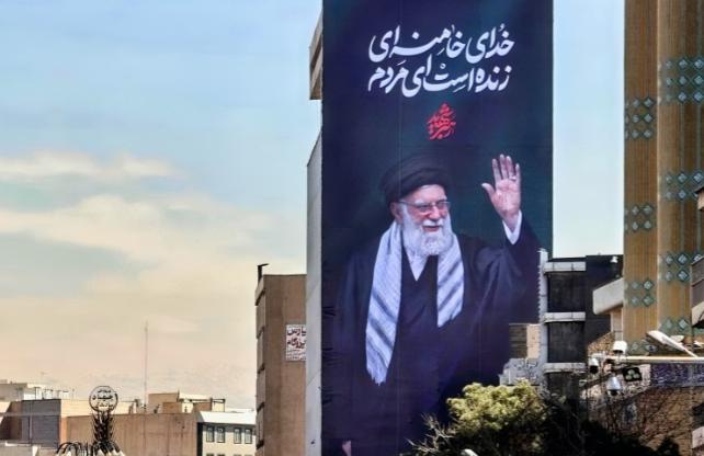 中国来吊唁，伊朗哭了

3月6日，中国外交部发布公告，中国外交部副部长苗得雨前往