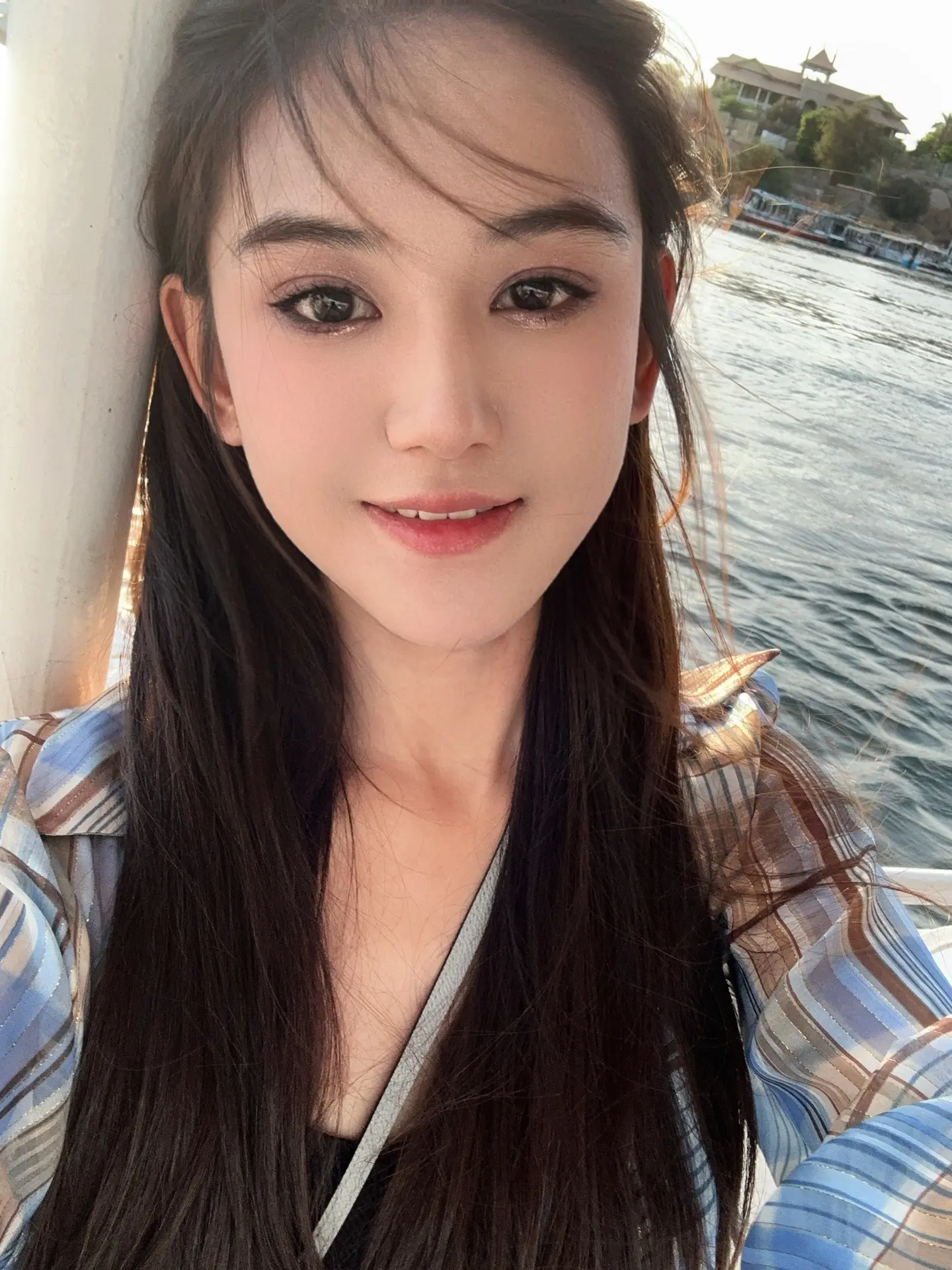 宝宝，为爱流眼泪是一件具有年龄限定的事情，你会越来越发现，值得你流眼泪...