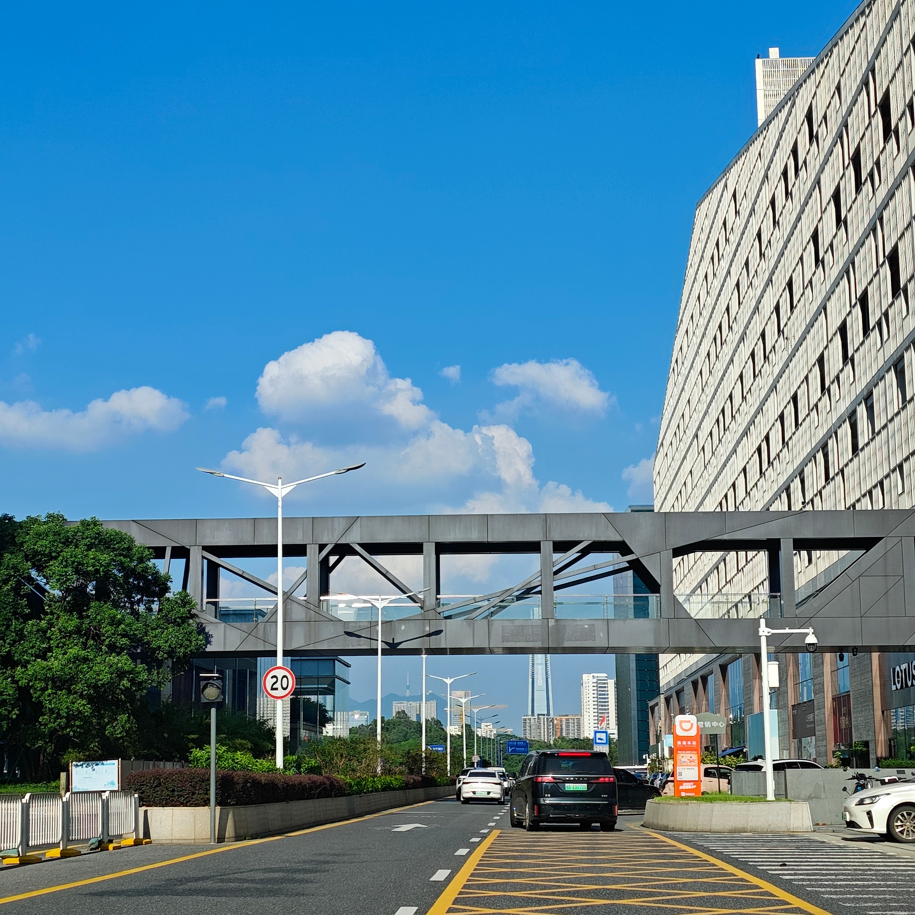 小米汽车回应提前支付尾款好巧，我上周五去深业上城索尼拿相机，索尼店门口一般都会停