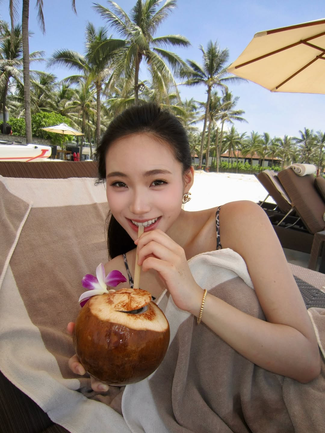 Lily 美美的海岛girl🥥 ​​​