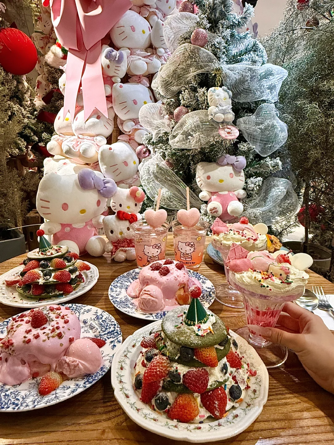 杭州首家！！Hellokitty圣诞树🎄！可爱爆了！！！