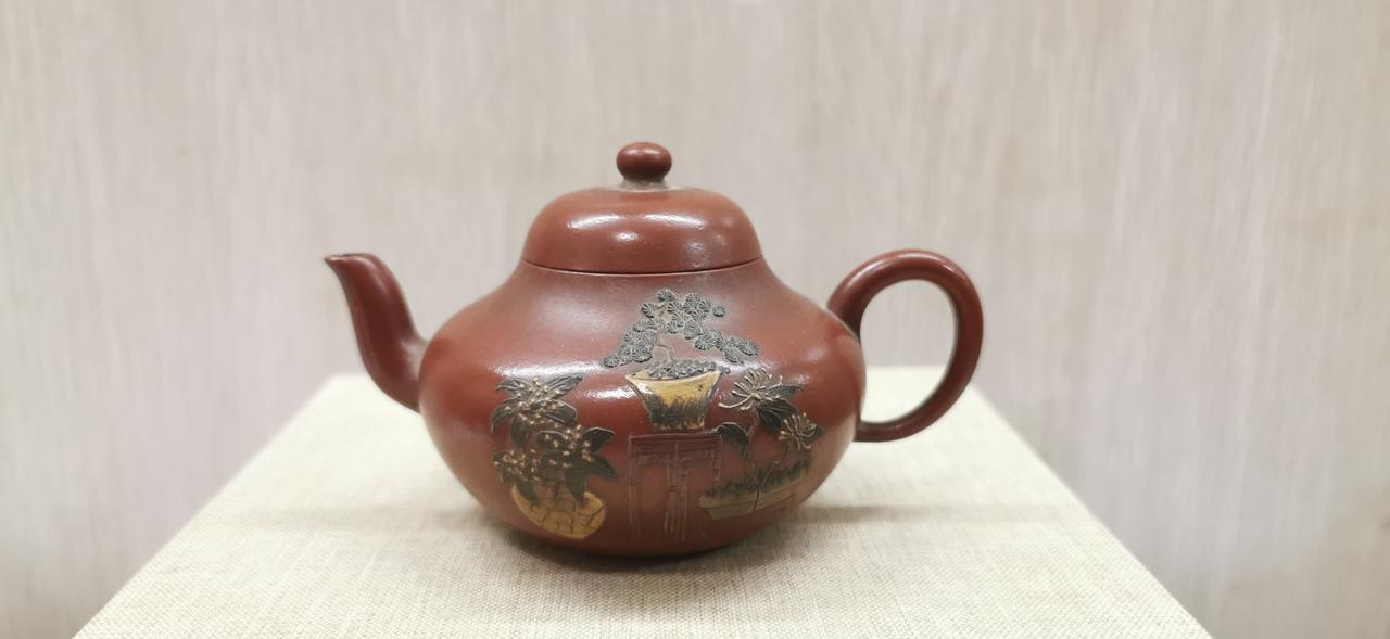 早期中国宜兴精品紫砂壶（独孔、约115cc）。
这个紫砂壶怎么样 
宜兴紫砂壶历