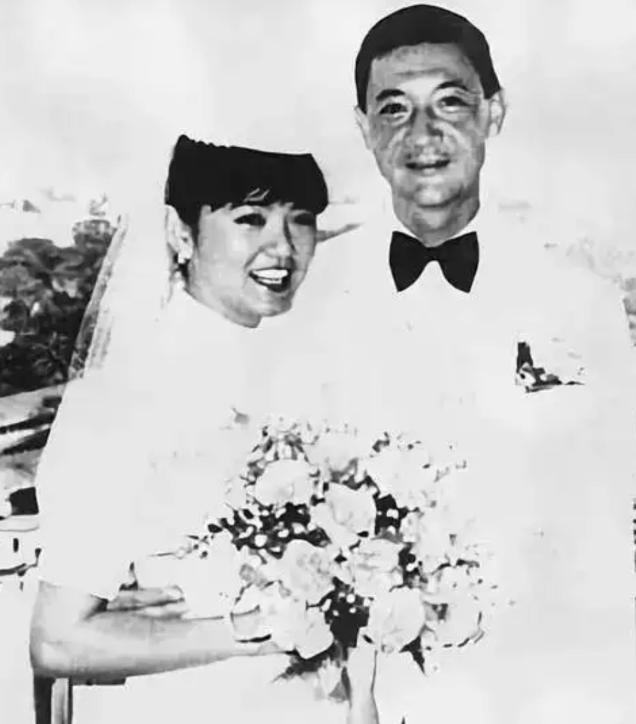 1976年，蒋孝武看上17岁家教，已婚身份遭她强烈反感。她设下考验，十年后才点头