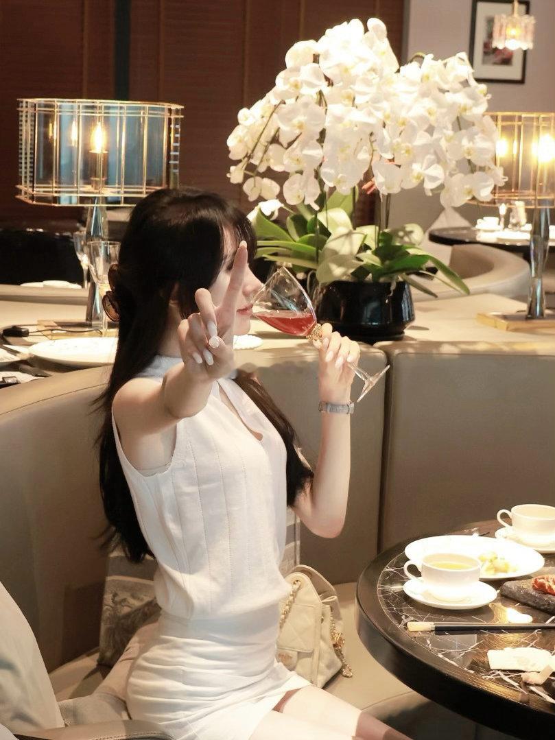 能够握紧的酒别放了 