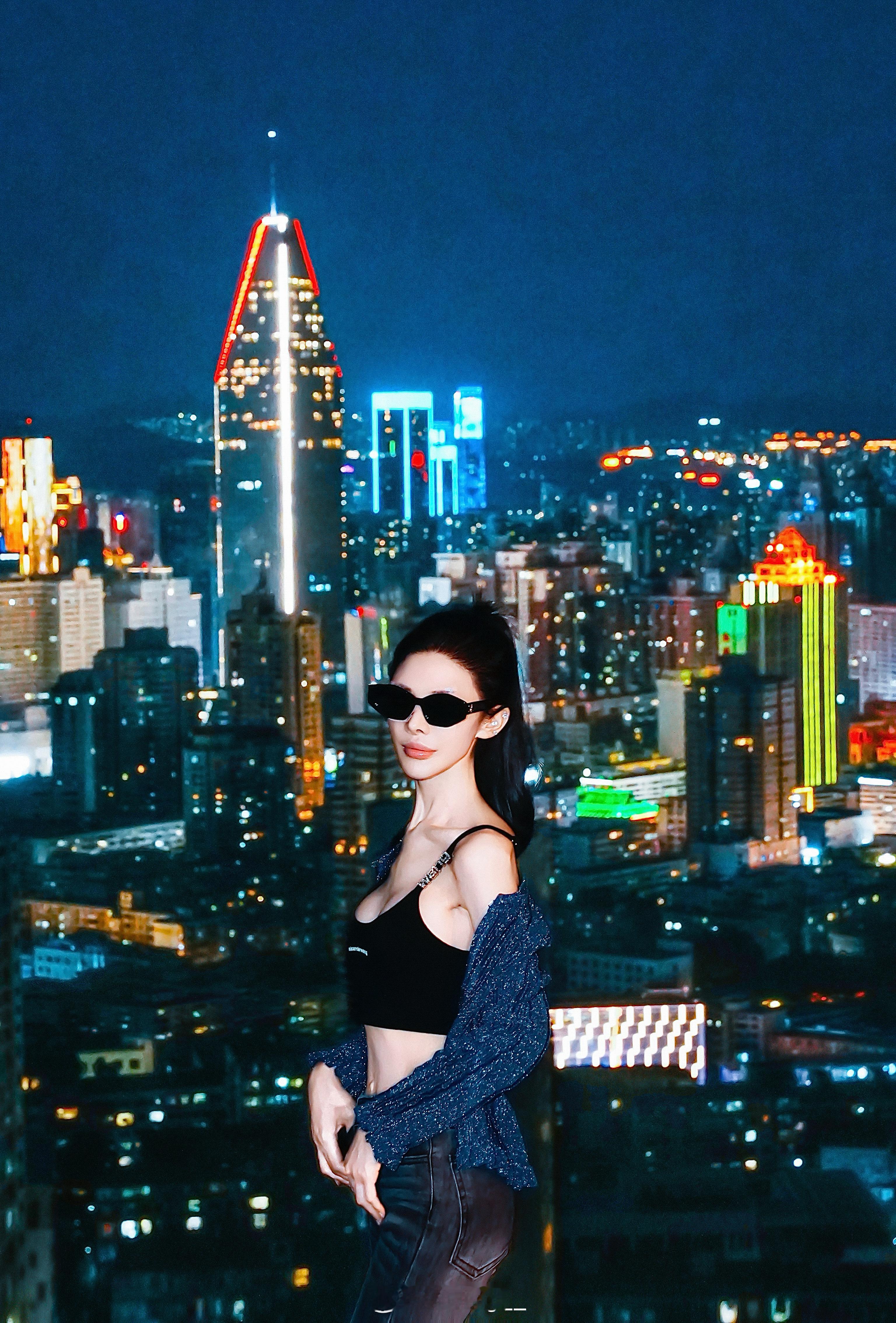 白天阿富汗 晚上曼哈顿🌃摄影师拍照真的很绝 色调光影都调好了 拍完完全可以原图