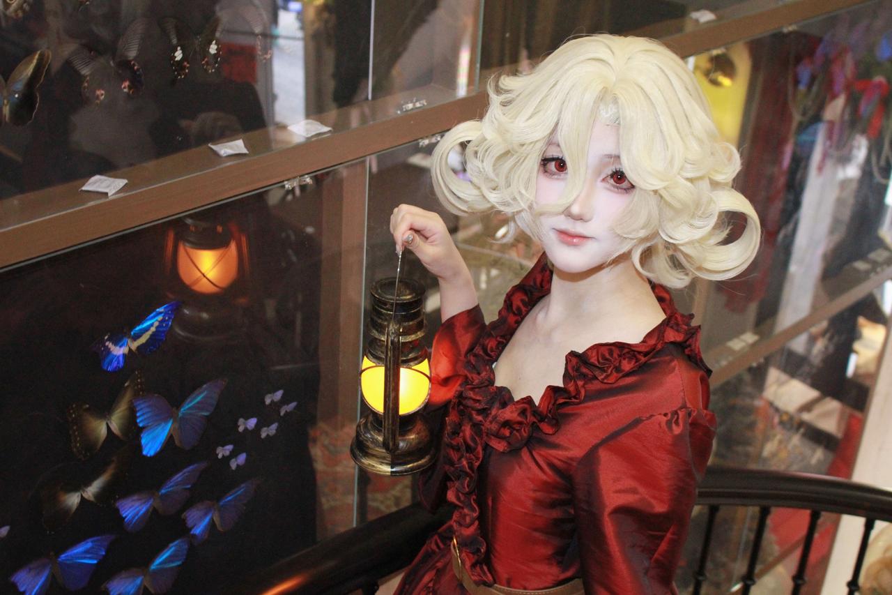 豆蔻年华·红夫人
cos 二次元