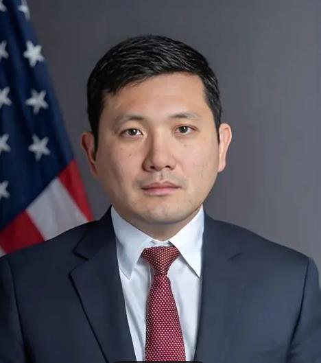美国出来表态了！7月27日，美国驻东盟大使凯文·金表示，对于南中国海行为准则的谈