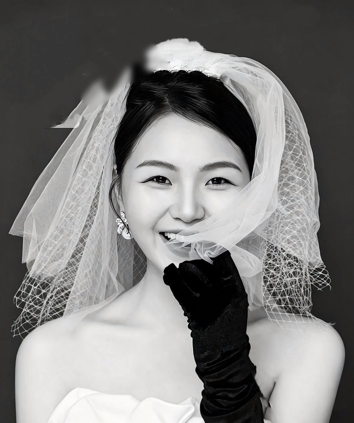来自湖南的美女大学生“小蝴蝶”去世，才23岁，因为一次落枕从而确诊，还为自己办了