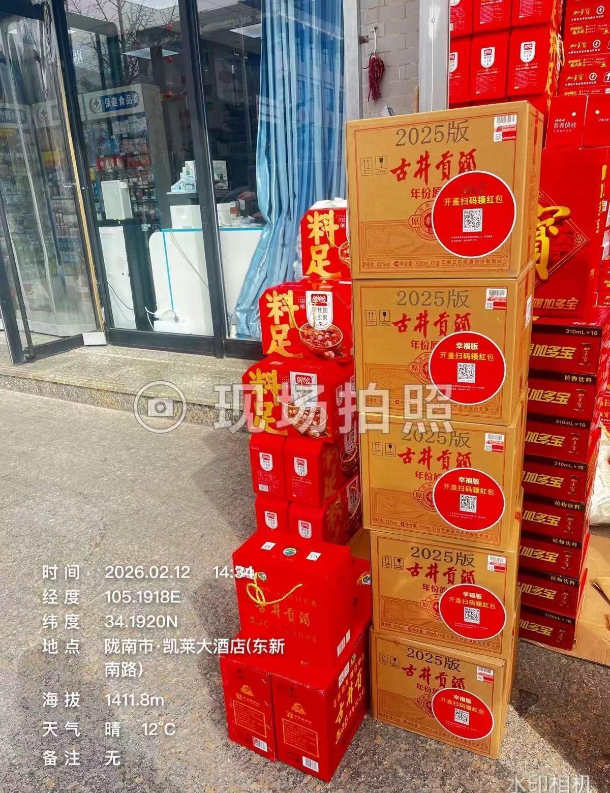 好运不会凭空而来，要么藏在努力里，要么藏在坚持里，哪有那么多天赋异禀，努力的人总