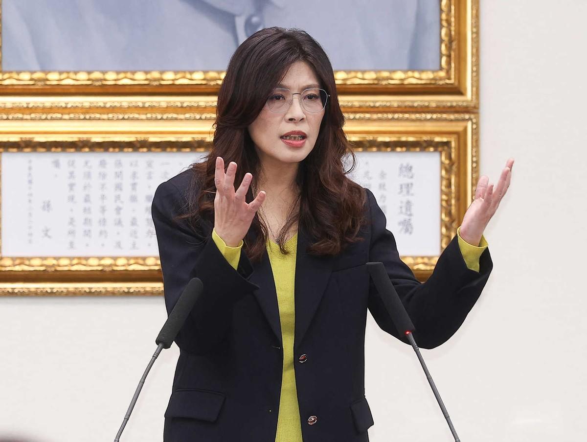 返台第9天，郑丽文对岛内喊出一句话，让民进党瞬间破防

郑丽文返台第9天，在岛内